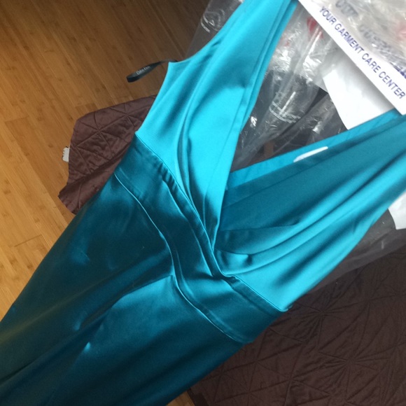 Dress - Picture 3 of 4